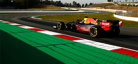 Voiture F1 Red Bull Racing sur un circuit