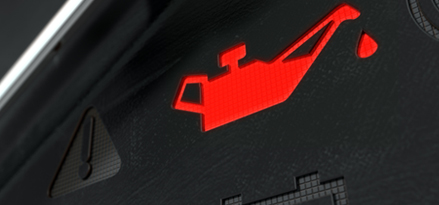 Un voyant d'huile moteur sur le tableau de bord