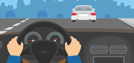 Personne conduisant une voiture sur la route