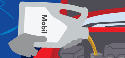 Une voiture est ravitaillée avec de l'huile Mobil