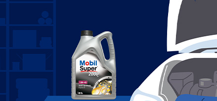 10W-40 est affiché dans le coffre de la voiture