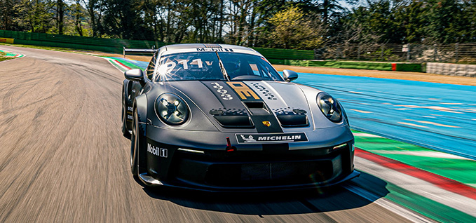 Voiture Porsche GT3 Cup sur la piste