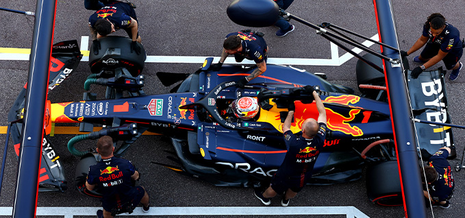 F1-Boxenstopp von oben gesehen