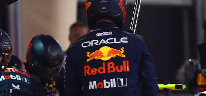 Voiture Oracle Red Bull Racing dans le Pitlane