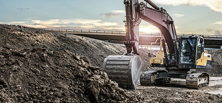 Pelleteuse sur un chantier de construction