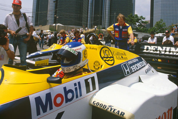 Keke Rosberg dans une voiture de F1 au Grand Prix des États-Unis en 1985